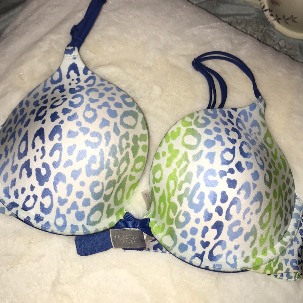 Never worn Victoria secret bra